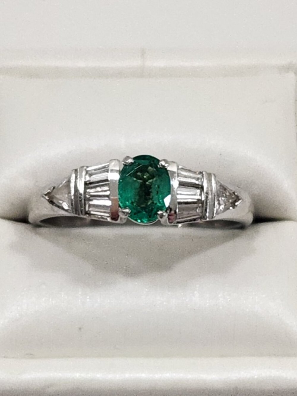 Vintage Platinum Natural Oval Emerald/Natural Diamond Ring Size 10